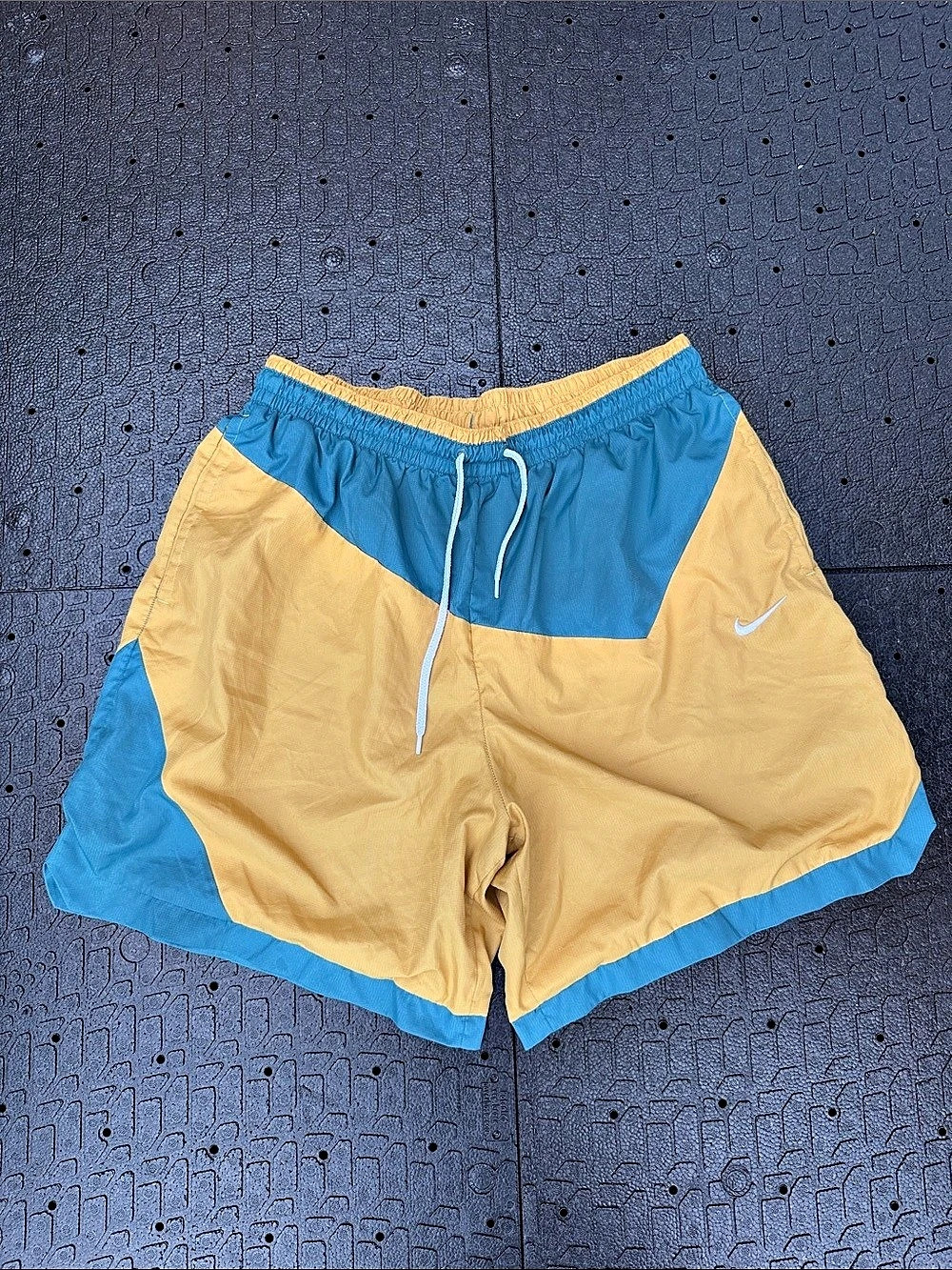 Nike Men’s Color Block Athletic Shorts XL